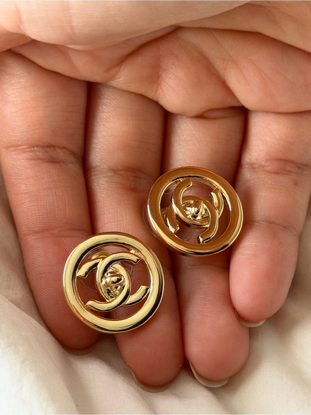 CHANEL Gold Interlocking Circle Statement Earrings - Picture 7 of 15